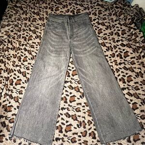 baggy flared jeans has distressed hemsSize3Waist26Length35 Inseam24 Legopening10